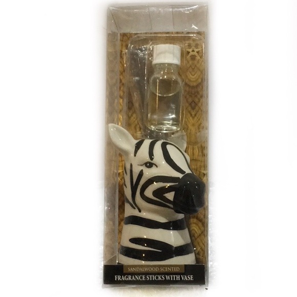 Zebra Diffuser with Essential Oil Sandalwood Fragrance Gift Set Black White - Picture 1 of 6